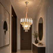 Żyrandol kryształowy VERSAILLES Petito 3xE14, średnica 30cm, błyszczące złoto i biel, regulowana wysokość, metalowe i kryształowe żyrandole kryształowe Domyślny tytuł Alessandro Design