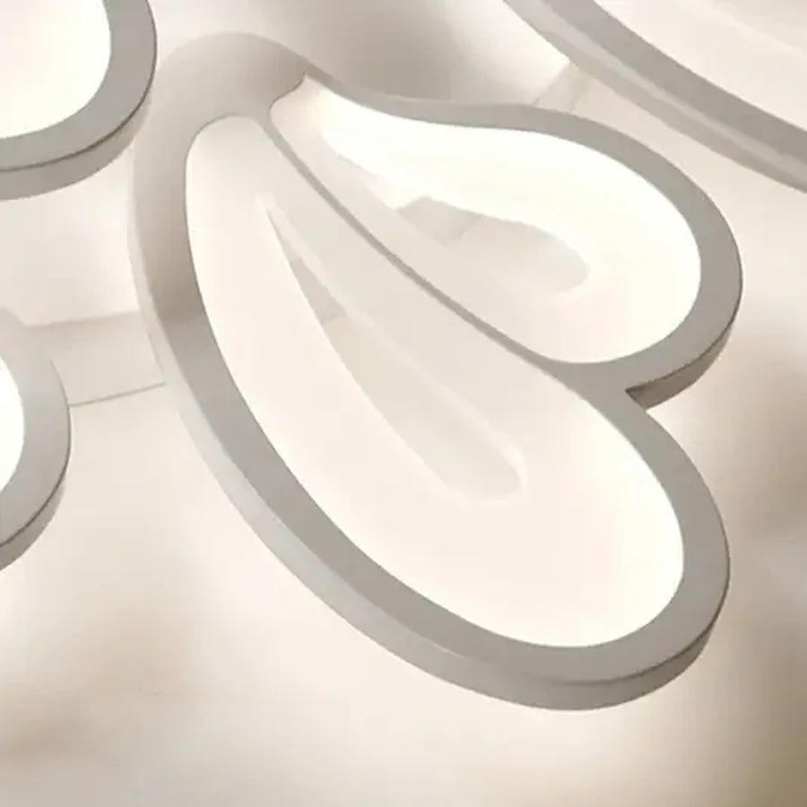 Żyrandol LED z pilotem BLOSSOM 95W, 5 płatków, światło zimne/ciepłe/neutralne 3000K/4000K/6000K, możliwość przyciemniania, białe, metalowe i akrylowe Żyrandole LED z pilotem Domyślny tytuł Alessandro Design
