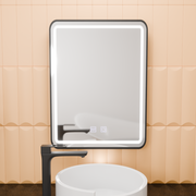 Prostokątne lustro LED, 50x70cm, dotyk EDGE, system odmgławiania, lustra z czarną ramą Korman E Domyślny tytuł Alessandro Design