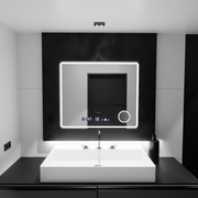 Prostokątne lustro LED, 80x60 cm, Riflesso MotionGlow Marcello, system usuwania zamglenia, zegar i termometr, lupa kosmetyczna, przyciemniane lustra Marcello Domyślny tytuł Alessandro Design