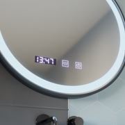 Lustro dotykowe LED NOVARA System odmgławiania, zegar i temperatura 80 cm Czarna rama Lustra szczotkowane Korman S Domyślny tytuł Alessandro Design
