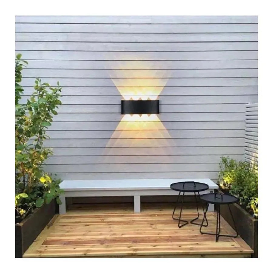 Kinkiet LED Fantas do użytku zewnętrznego i wewnętrznego, 8 źródeł x 1 W, IP65, metaliczny, czarny, 3000 K Kinkiety zewnętrzne Domyślny tytuł Alessandro Design