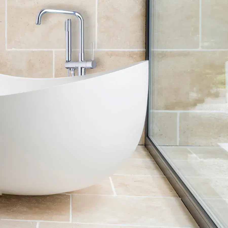 Bateria podłogowa ze strumieniem i wężem, mosiądz sanitarny, chrom, baterie CF2039 i kolumny prysznicowe Domyślny tytuł Alessandro Design