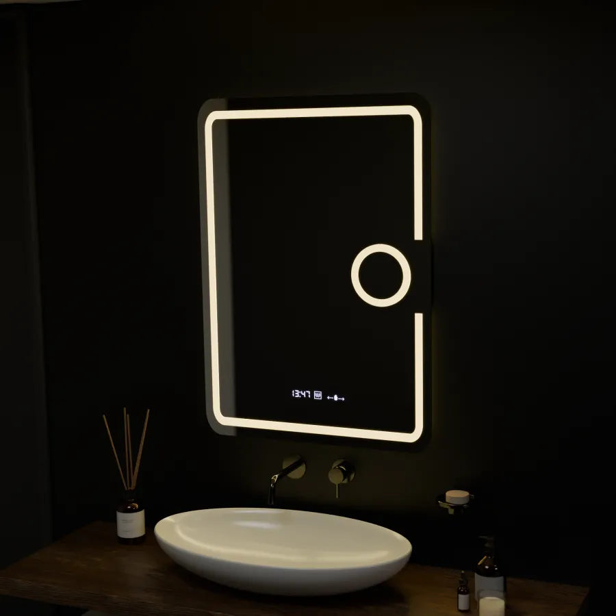 Prostokątne lustro LED, 50x70 cm, Eclat MotionGlow Marcello, system przeciwmgielny, zegar i termometr, lupa kosmetyczna, przyciemniane lustra Marcello Domyślny tytuł Alessandro Design