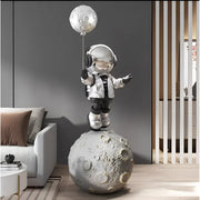 Lampa LED Astronaut ze srebrną żywicą Veioze i domyślną lampą projektową Alessandro