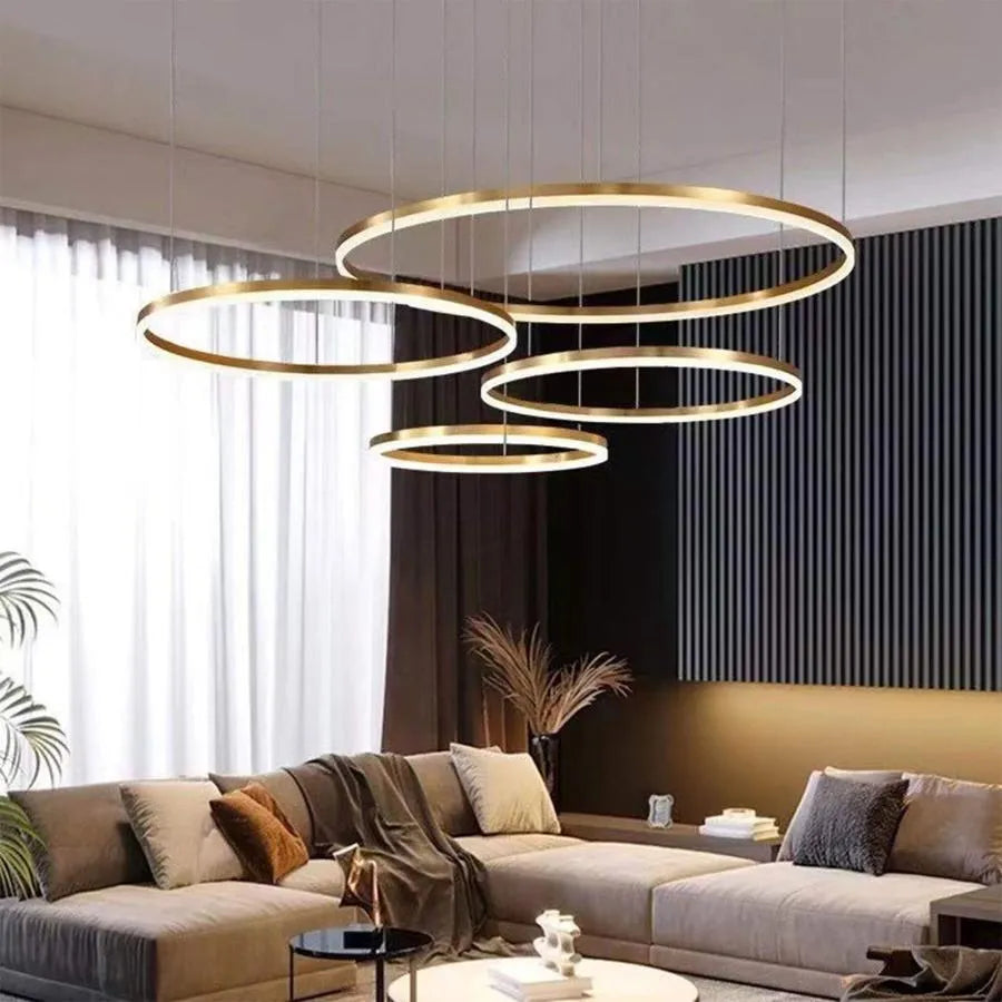Zawieszany żyrandol LED z pilotem ADELAIDA 226W, 4 koła, światło zimne/ciepłe/neutralne, możliwość przyciemniania, błyszczące złoto, regulowana wysokość Nowoczesne żyrandole Domyślny tytuł Alessandro Design