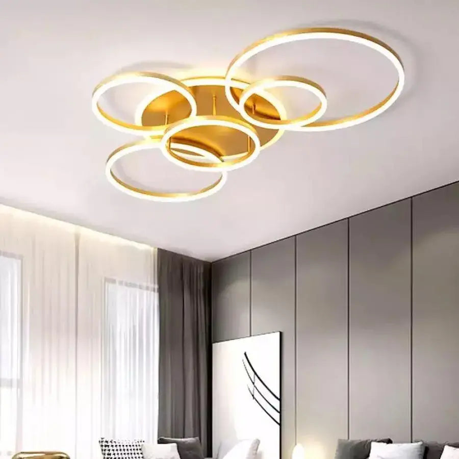 Żyrandol LED z pilotem LYRA 248 W, 5 kółek, światło zimne/ciepłe/neutralne, możliwość przyciemniania, żyrandole LED ze szczotkowanego złota z pilotem Domyślny tytuł Alessandro Design